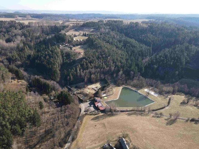 Volnočasový areál s vodní plochou